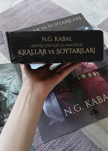  Krallar ve Soytarıları kutulu ng kabal