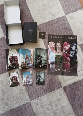 Krallar ve Soytarıları kutulu ng kabal