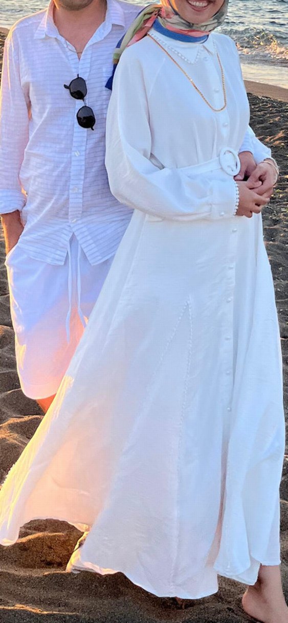 Zincir Detaylı Beyaz Uzun Keten Elbise - Görsel 2