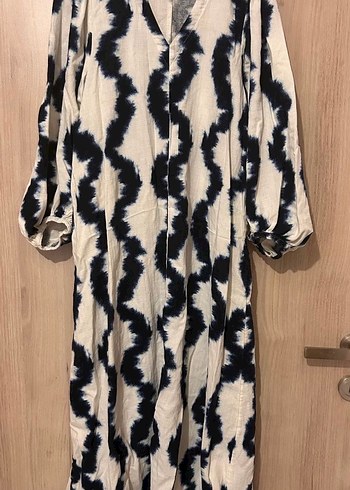 V Yaka Pilili Batik Desenli Uzun Kadın Elbise - Görsel 3