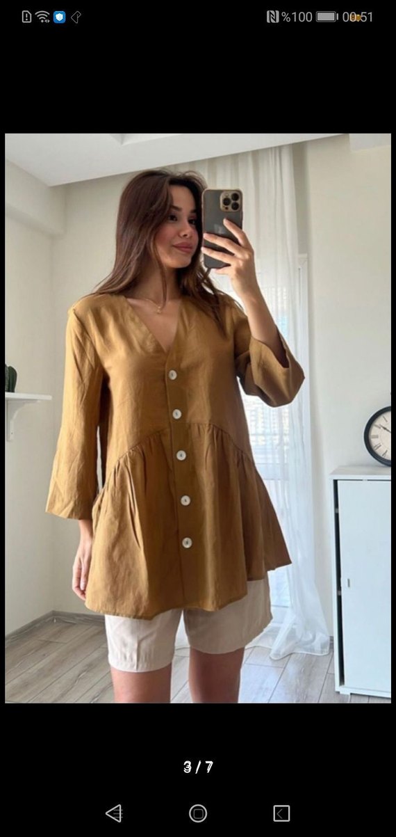 Düğmeli V Yaka Bej Keten Bluz - Görsel 3