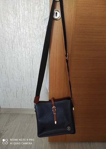 Klasik Şıklıkta lacivert Deri Kadın Çantası - Görsel 2