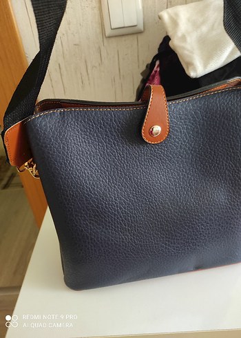 Klasik Şıklıkta lacivert Deri Kadın Çantası - Görsel 3