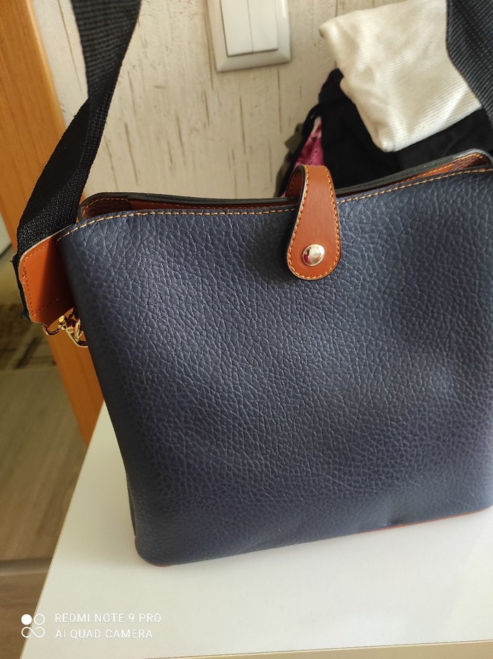 Klasik Şıklıkta lacivert Deri Kadın Çantası - Görsel 3