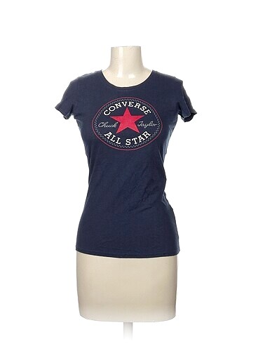 Converse T-shirt %70 İndirimli.