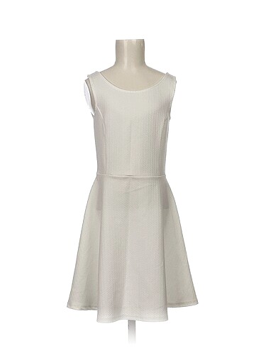 H&M Kısa Elbise %70 İndirimli.