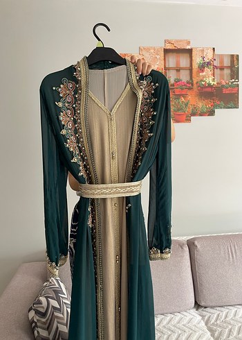 Yeşil Nakışlı Uzun Henna Elbise kaftan