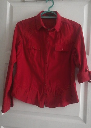 Kırmızı kadife gömlek - Görsel 2