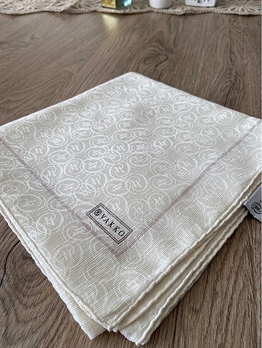 Vakko monogram eşarp