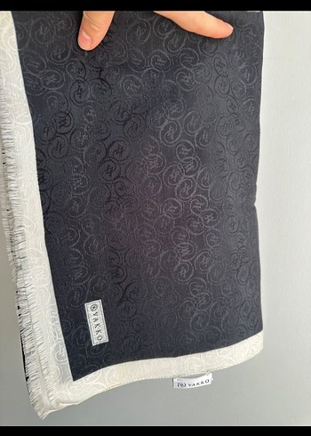 Vakko monogram desen şal
