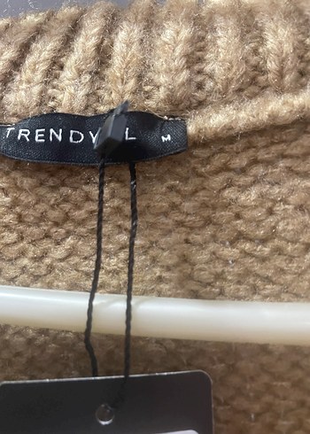 Bej V Yaka Örgü Kadın Kazak - Görsel 3