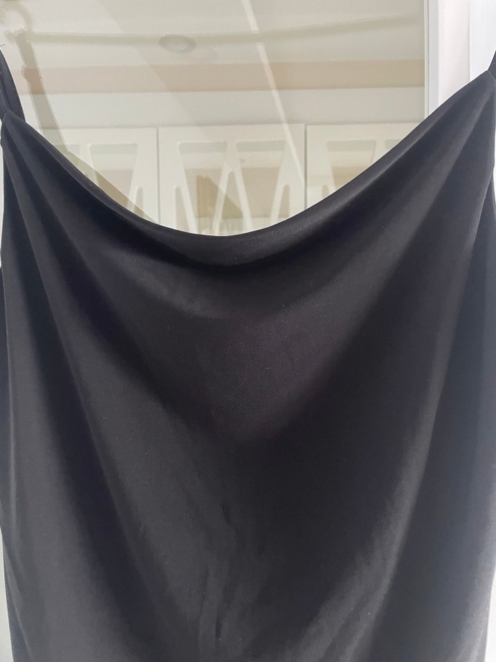 Siyah V Yakalı Drapeli Kadın Atlet - Görsel 2