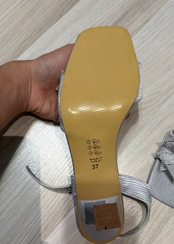 Gri Yılan Desenli Tokalı Stiletto Kadın Ayakkabı - Görsel 3