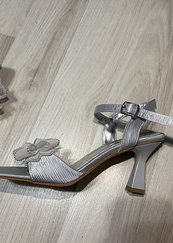 Gri Yılan Desenli Tokalı Stiletto Kadın Ayakkabı - Görsel 6