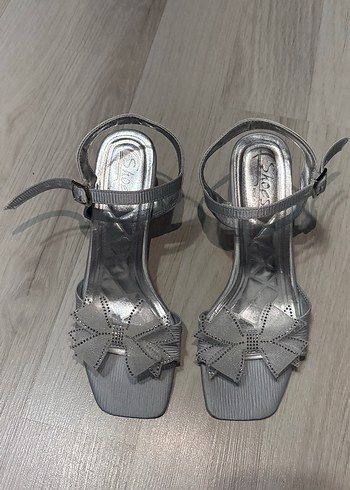 Gri Yılan Desenli Tokalı Stiletto Kadın Ayakkabı - Görsel 2