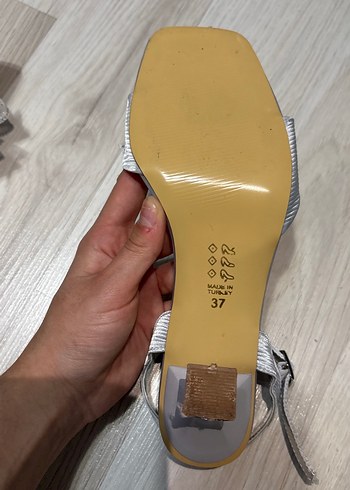 Gri Yılan Desenli Tokalı Stiletto Kadın Ayakkabı - Görsel 4