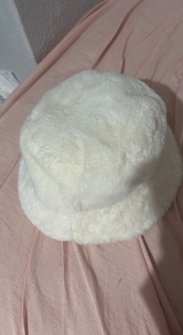 Beyaz Kürklü Kadın Şapka - Görsel 2