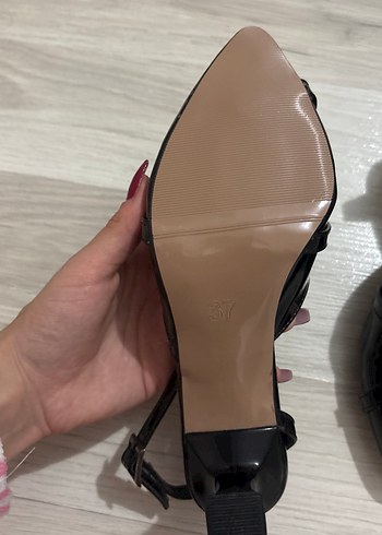 Siyah Deri Tokalı Topuklu Kadın Ayakkabı - Görsel 4