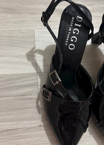 Siyah Deri Tokalı Topuklu Kadın Ayakkabı - Görsel 3