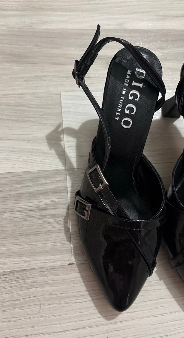 Siyah Deri Tokalı Topuklu Kadın Ayakkabı - Görsel 3