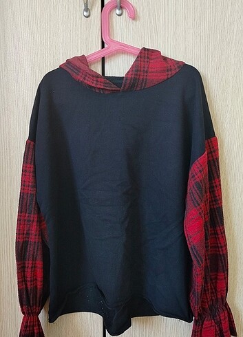Şık, siyah sweatshirt