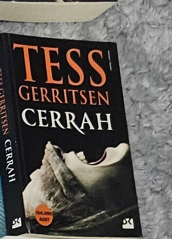 Tess gerrıtsen cerrah karton kapak