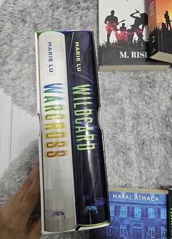  2 kitap set, marıe lu wıld card, ciltli. - Görsel 3