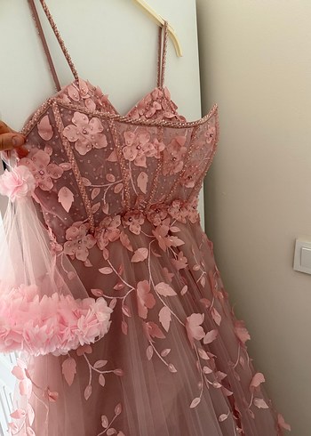 Pembe Straplez Çiçekli Uzun Abiye Elbise NİŞAN - Görsel 3