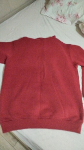 Bir takımın sweatshirt u ama hangi takım bir fikrim yok - Görsel 4