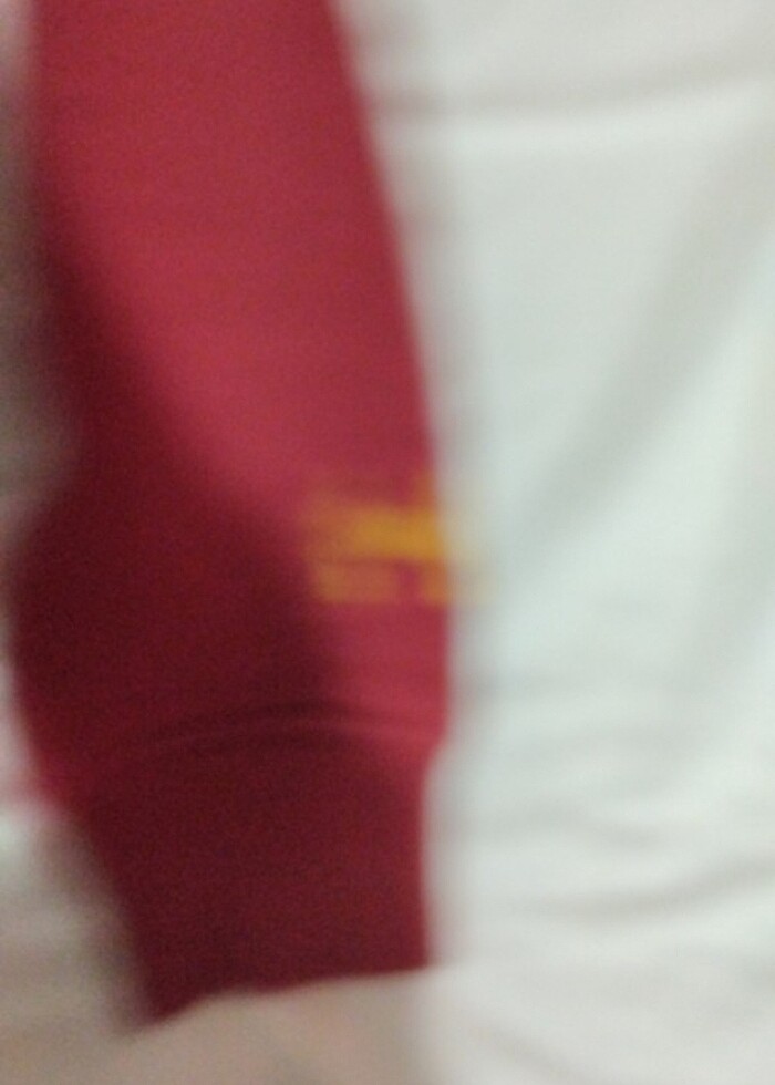 Bir takımın sweatshirt u ama hangi takım bir fikrim yok - Görsel 2