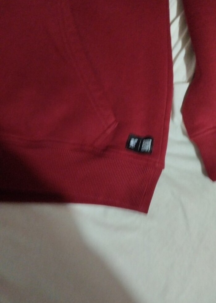 Bir takımın sweatshirt u ama hangi takım bir fikrim yok - Görsel 3