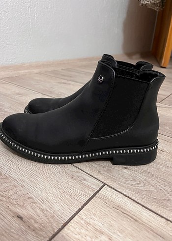 Parlak Siyah Deri Kadın Dolgu Topuk Bot - Görsel 5