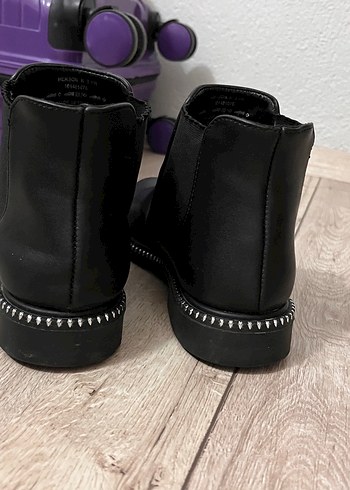 Parlak Siyah Deri Kadın Dolgu Topuk Bot - Görsel 2