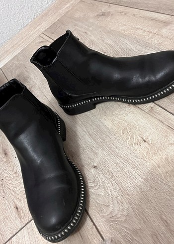 Parlak Siyah Deri Kadın Dolgu Topuk Bot - Görsel 4