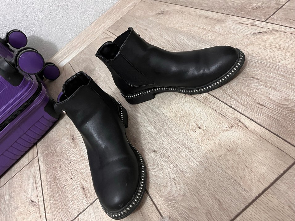 Parlak Siyah Deri Kadın Dolgu Topuk Bot - Görsel 4