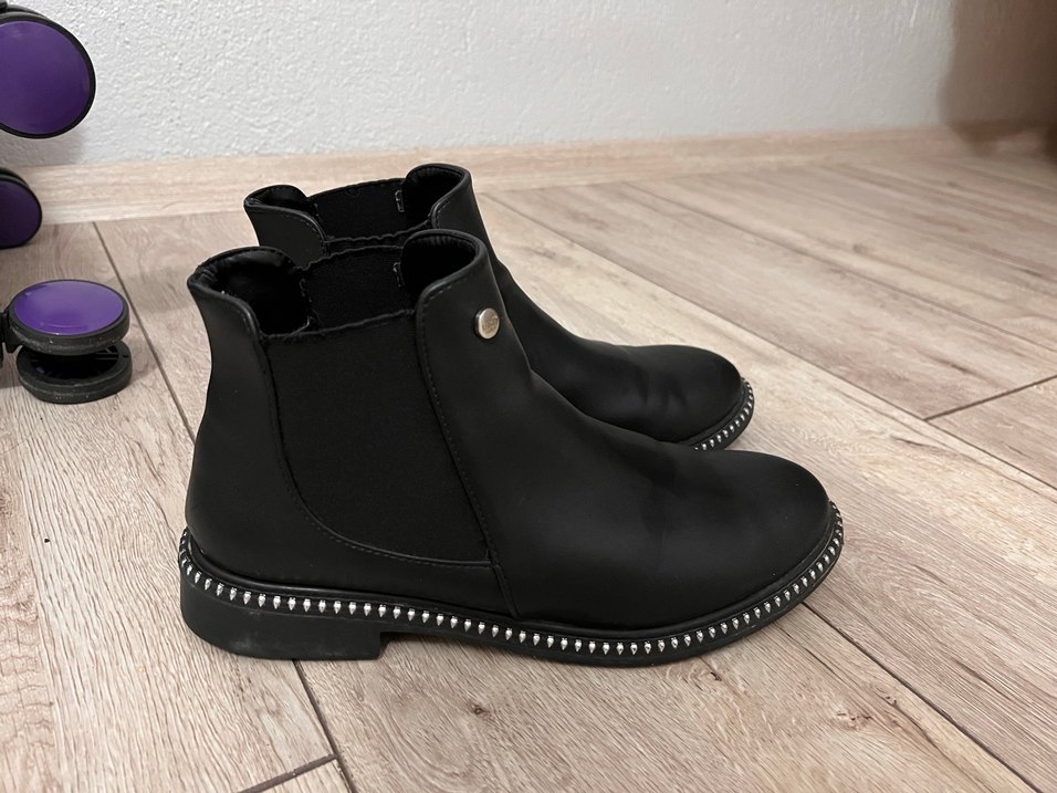 Parlak Siyah Deri Kadın Dolgu Topuk Bot - Görsel 3