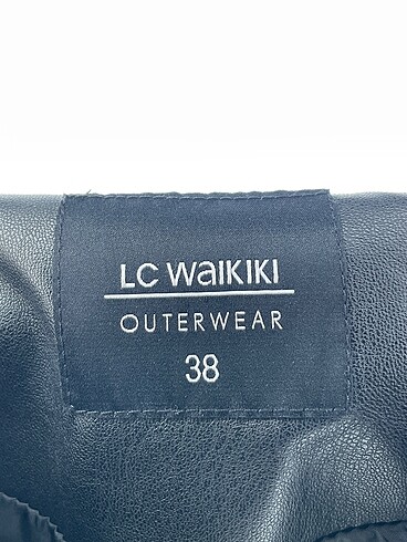 38 Beden siyah Renk LC Waikiki Deri Ceket %70 İndirimli.