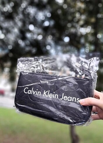Calvin Klein Yeni etiketli üründür 