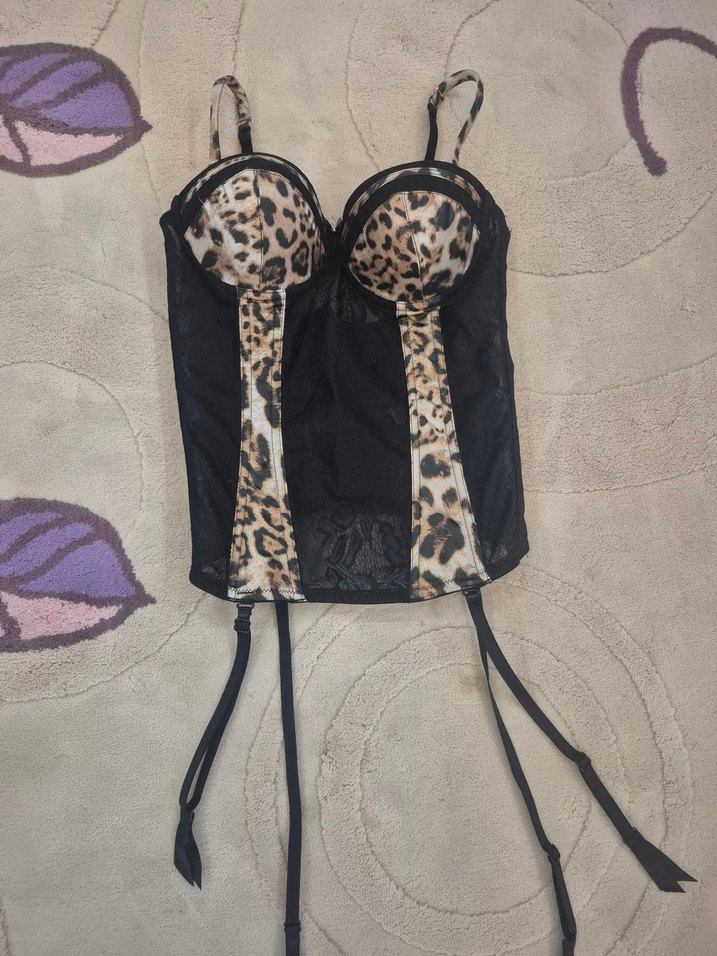 Leopar Desenli Siyah Gotik Büstiyer ve Çorap - Görsel 5