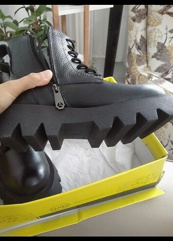 Deichmann Siyah Bot