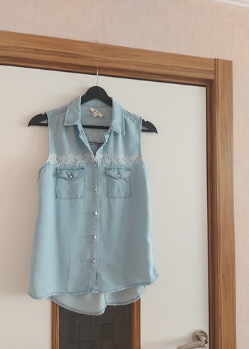 Koton Nakışlı Mavi Kolsuz Denim Gömlek