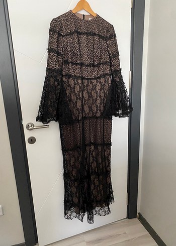 Siyah Dantel Detaylı Uzun Gotik Elbise