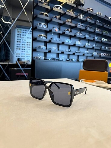 ?Louis Vuitton ithal Sunglasses Unisex