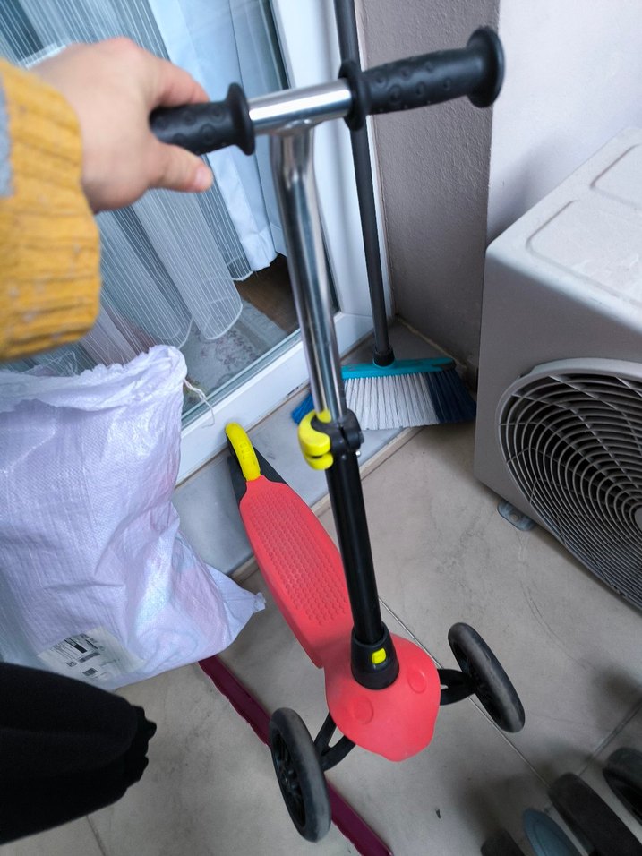 Renkli Kırmızı Çocuk Scooterı - Görsel 2