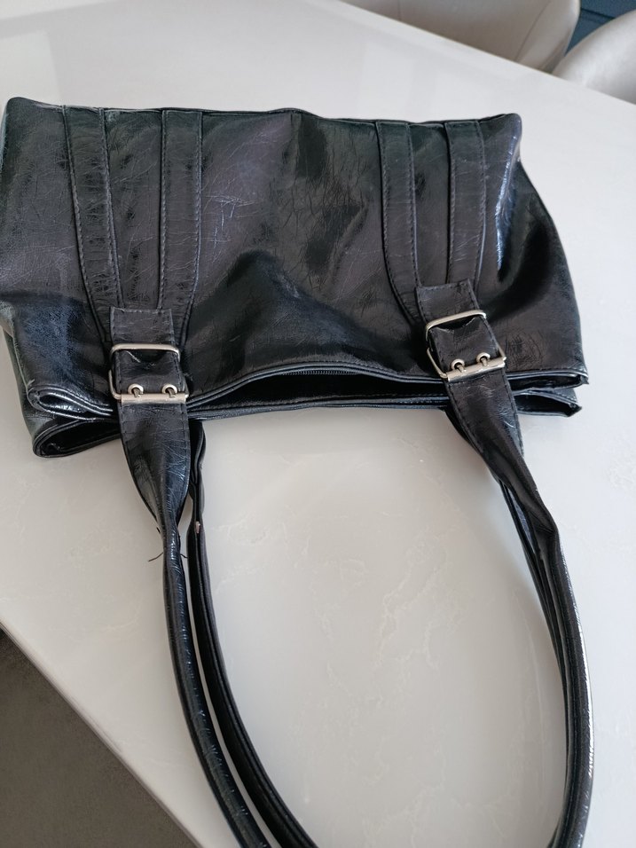 Kadın Siyah Deri Tokalı Çanta - Görsel 2