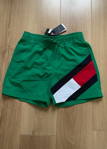 Tommy Hilfiger s