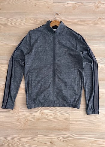 Lacoste ürünü