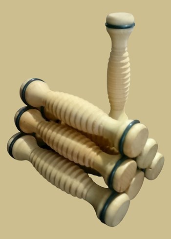 Bej ve Gri Ahşap Oyuncak AYAK MASAJ ALETİ - Görsel 2