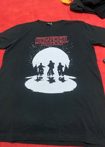 Diğer Stranger Things Siyah Tisort