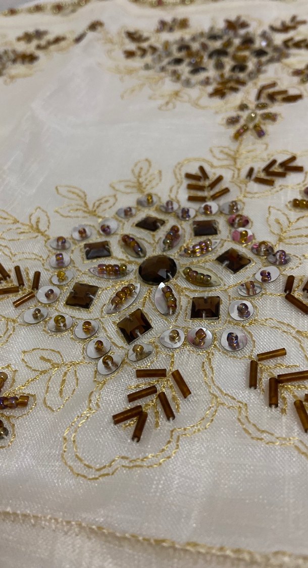 İşlemeli Beyaz Masa Örtüsü - Görsel 2